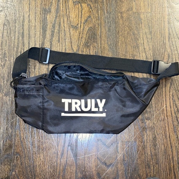 TRULY Accessories - Truly Crossbody Bag